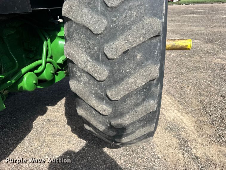image for item DY3274 1988 John Deere 4450 tractor