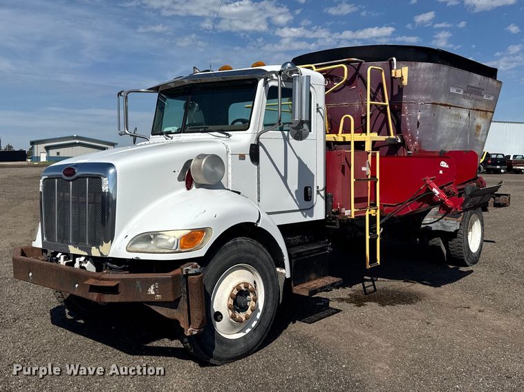 2007 Peterbilt 335 feed mixer truck