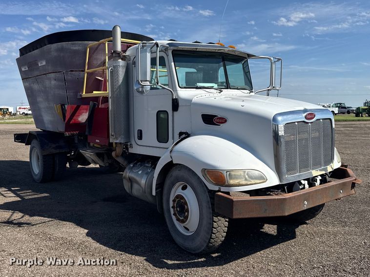 image for item DY3279 2007 Peterbilt 335 feed mixer truck