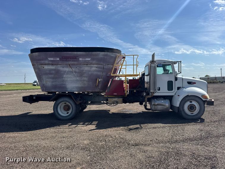 image for item DY3279 2007 Peterbilt 335 feed mixer truck