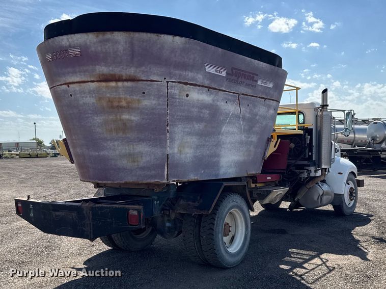 image for item DY3279 2007 Peterbilt 335 feed mixer truck