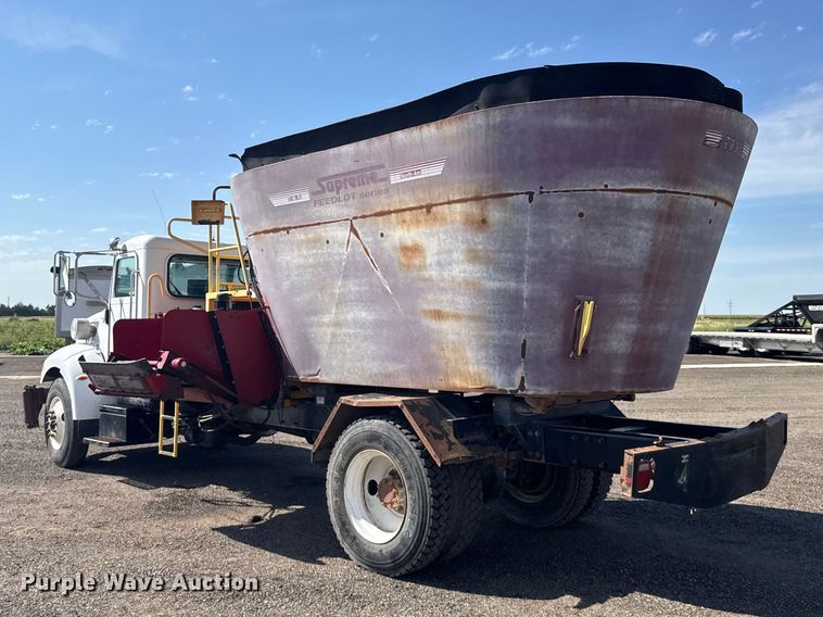 image for item DY3279 2007 Peterbilt 335 feed mixer truck