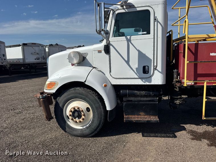 image for item DY3279 2007 Peterbilt 335 feed mixer truck