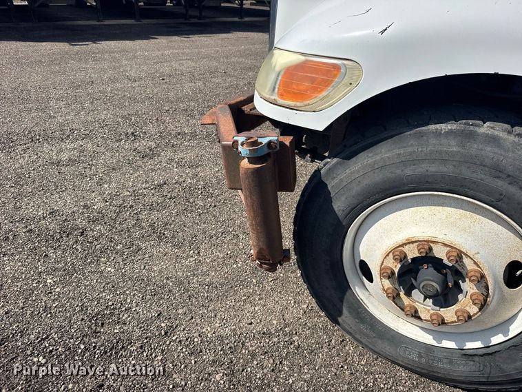 image for item DY3279 2007 Peterbilt 335 feed mixer truck