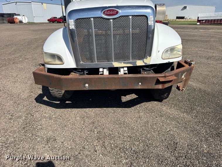 image for item DY3279 2007 Peterbilt 335 feed mixer truck