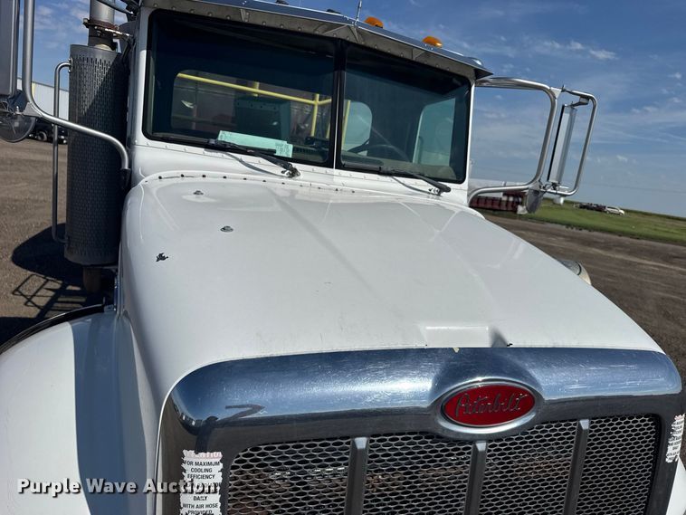 image for item DY3279 2007 Peterbilt 335 feed mixer truck