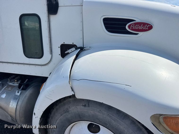 image for item DY3279 2007 Peterbilt 335 feed mixer truck
