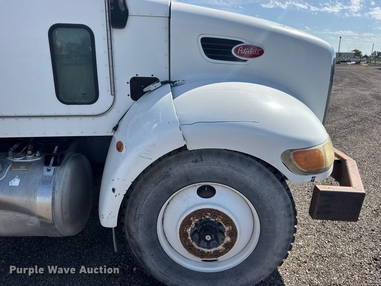 image for item DY3279 2007 Peterbilt 335 feed mixer truck