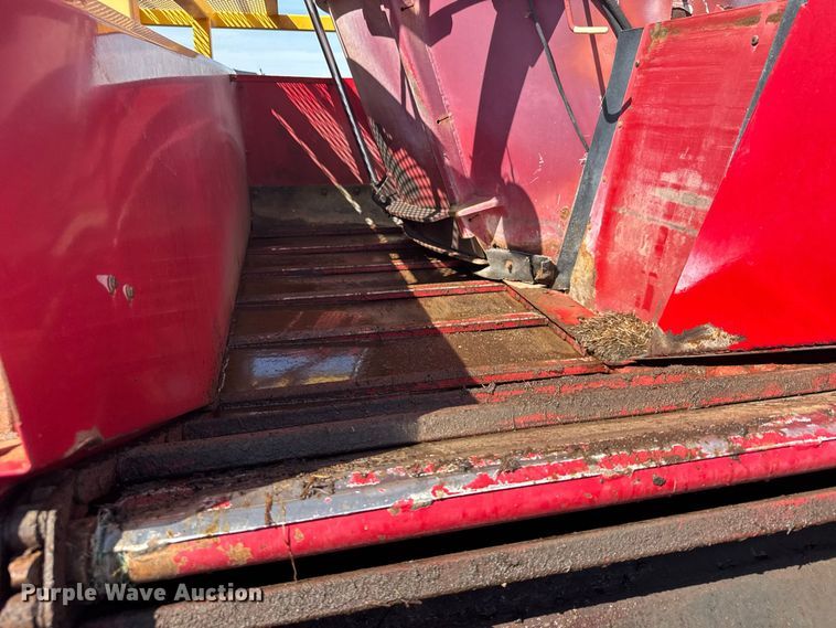 image for item DY3279 2007 Peterbilt 335 feed mixer truck