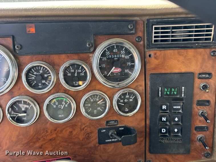 image for item DY3279 2007 Peterbilt 335 feed mixer truck