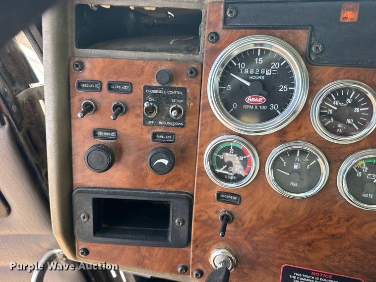 image for item DY3279 2007 Peterbilt 335 feed mixer truck