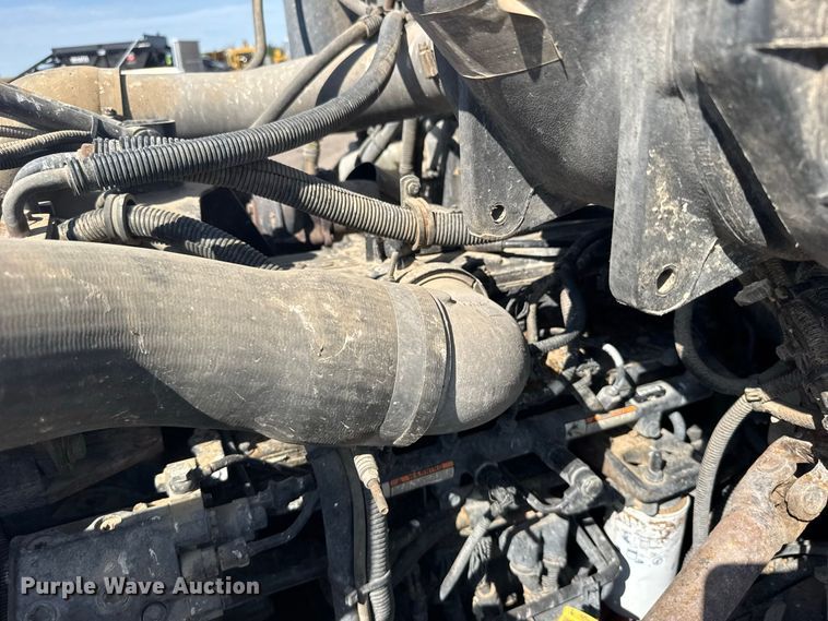 image for item DY3279 2007 Peterbilt 335 feed mixer truck
