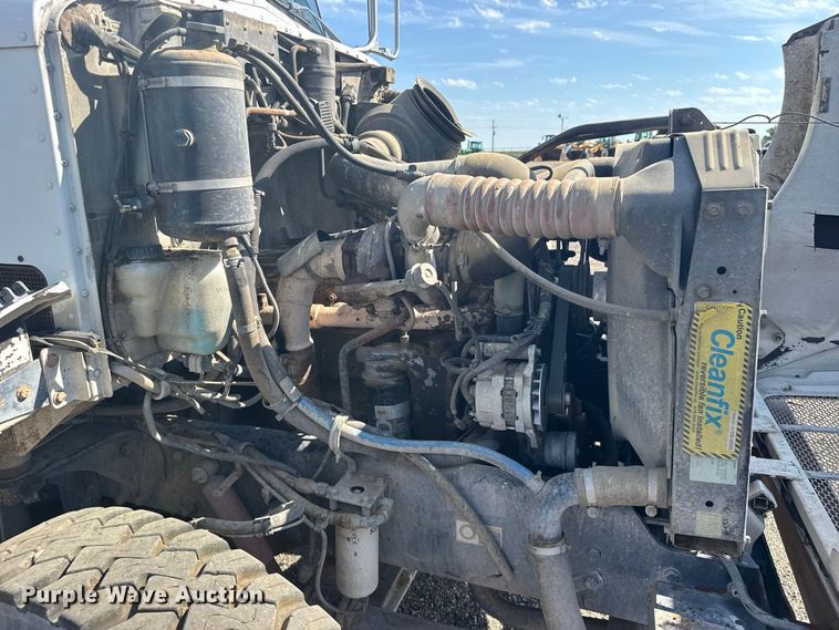 image for item DY3279 2007 Peterbilt 335 feed mixer truck