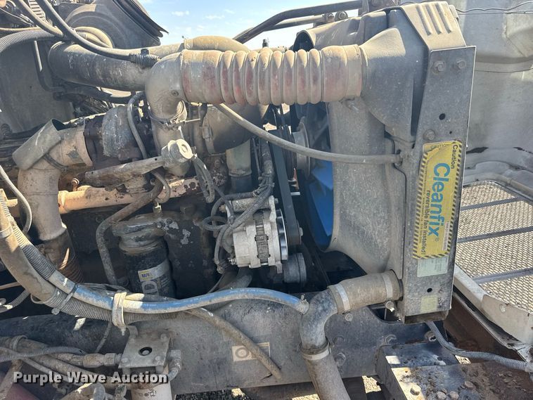image for item DY3279 2007 Peterbilt 335 feed mixer truck