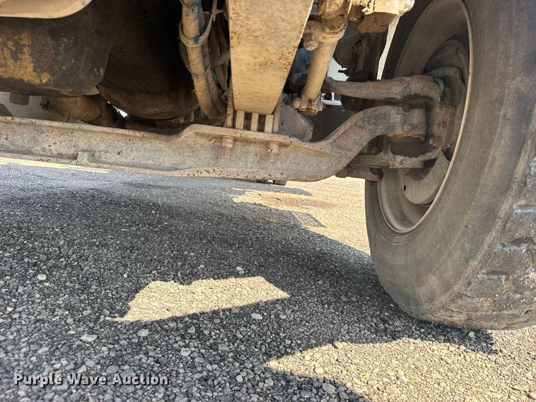 image for item DY3279 2007 Peterbilt 335 feed mixer truck