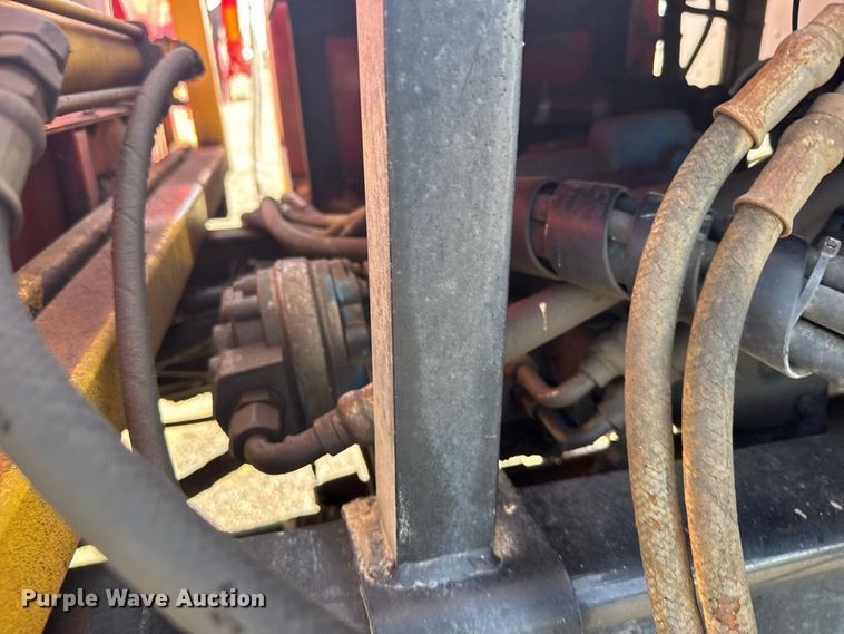 image for item DY3279 2007 Peterbilt 335 feed mixer truck