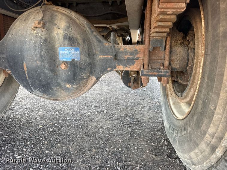 image for item DY3279 2007 Peterbilt 335 feed mixer truck