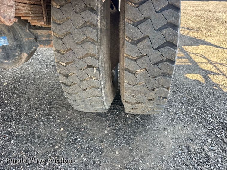 image for item DY3279 2007 Peterbilt 335 feed mixer truck