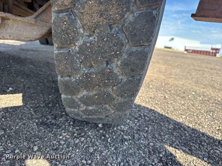 image for item DY3279 2007 Peterbilt 335 feed mixer truck