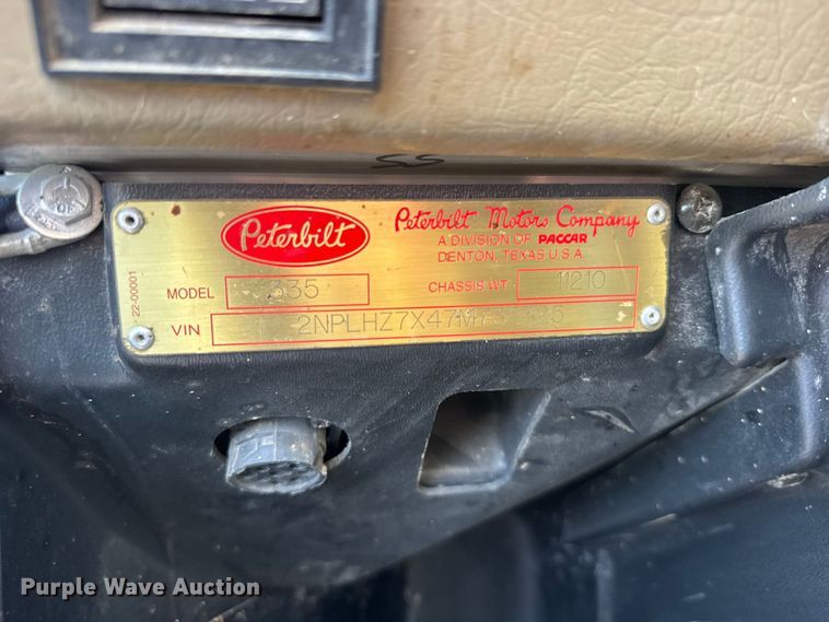 image for item DY3279 2007 Peterbilt 335 feed mixer truck