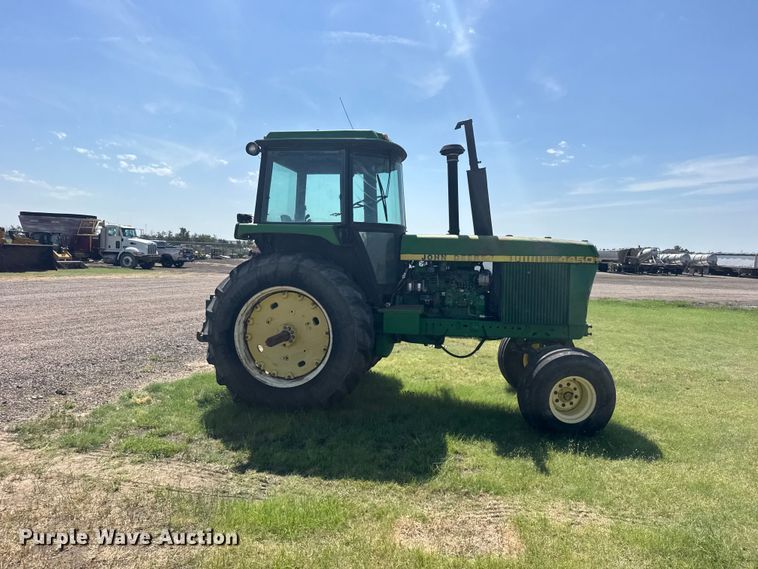 image for item DY3283 1983 John Deere 4450 tractor
