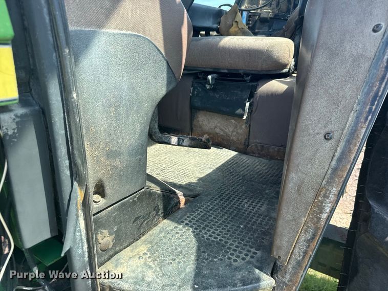 image for item DY3283 1983 John Deere 4450 tractor