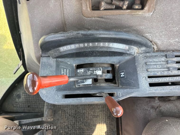 image for item DY3283 1983 John Deere 4450 tractor