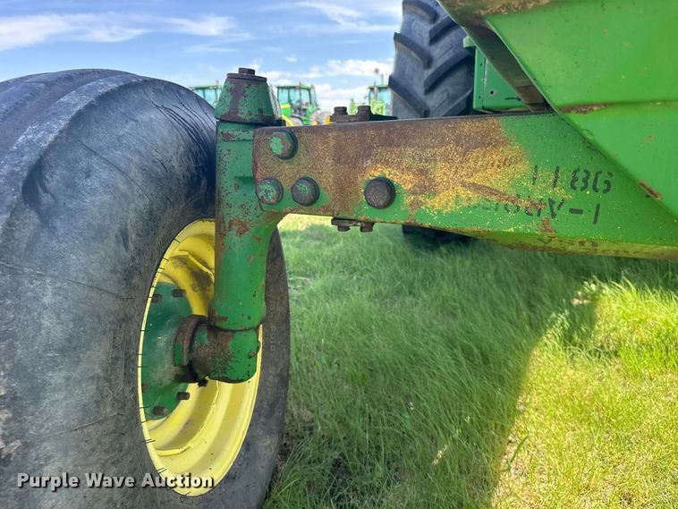 image for item DY3283 1983 John Deere 4450 tractor