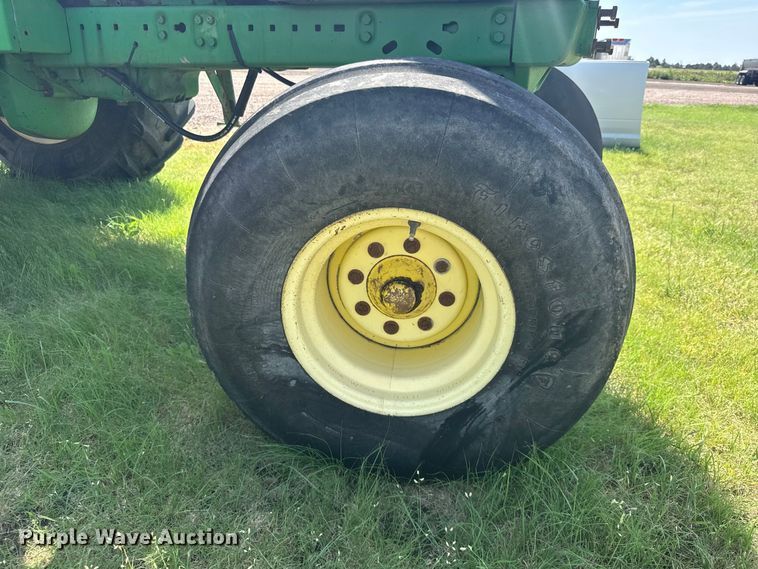 image for item DY3283 1983 John Deere 4450 tractor