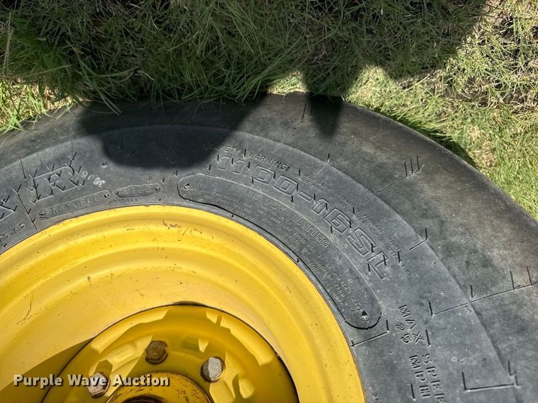 image for item DY3283 1983 John Deere 4450 tractor
