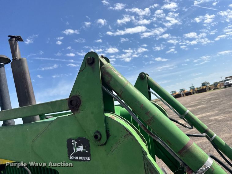 image for item DY3289 1992 John Deere 4055 MFWD tractor