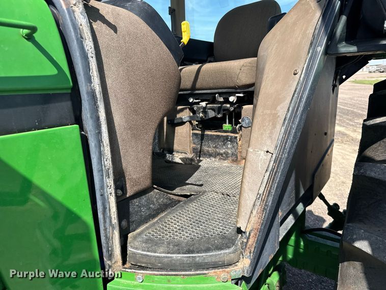 image for item DY3289 1992 John Deere 4055 MFWD tractor