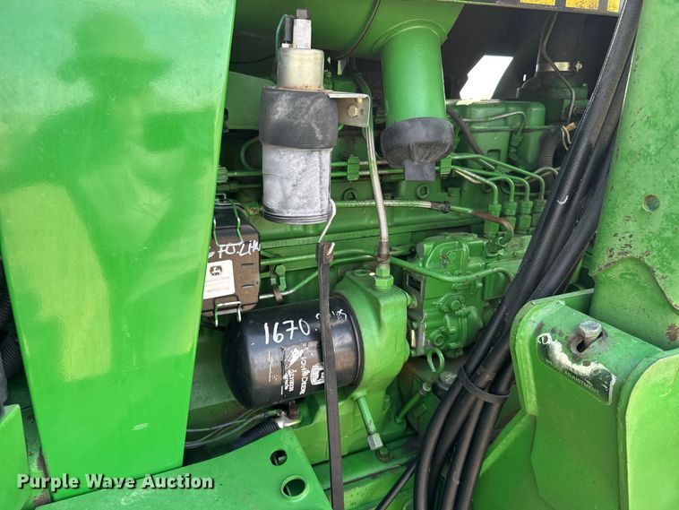 image for item DY3289 1992 John Deere 4055 MFWD tractor