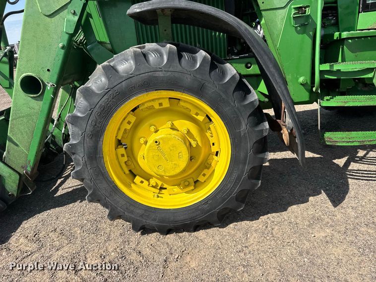 image for item DY3289 1992 John Deere 4055 MFWD tractor