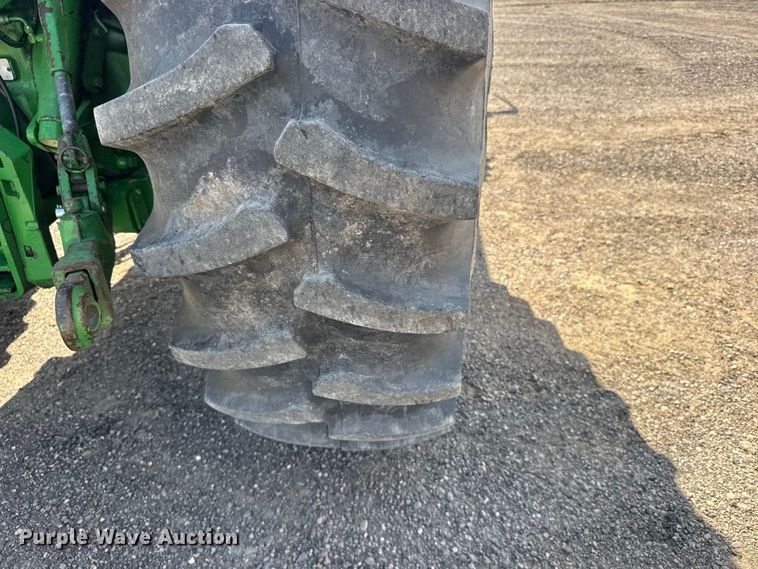 image for item DY3289 1992 John Deere 4055 MFWD tractor