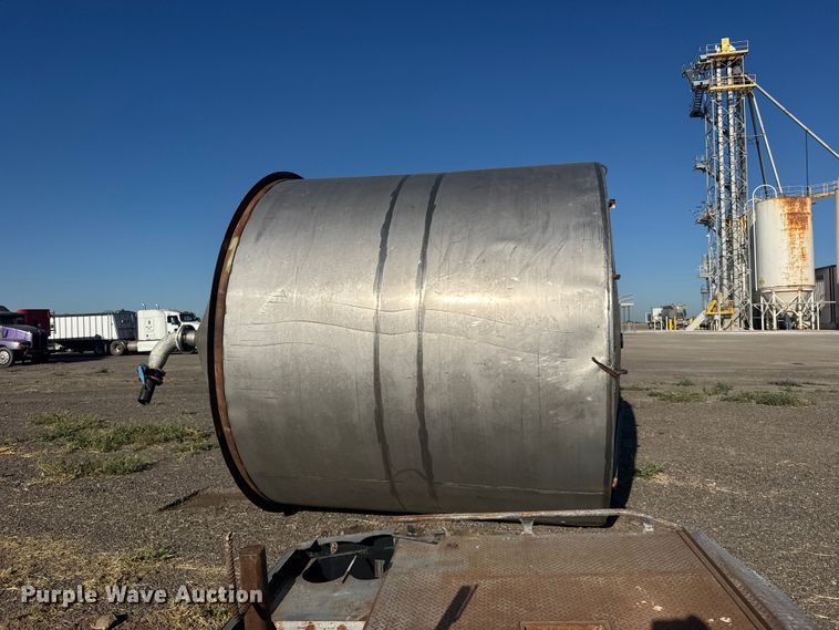 image for item DY3298 (2) stainless steel tanks