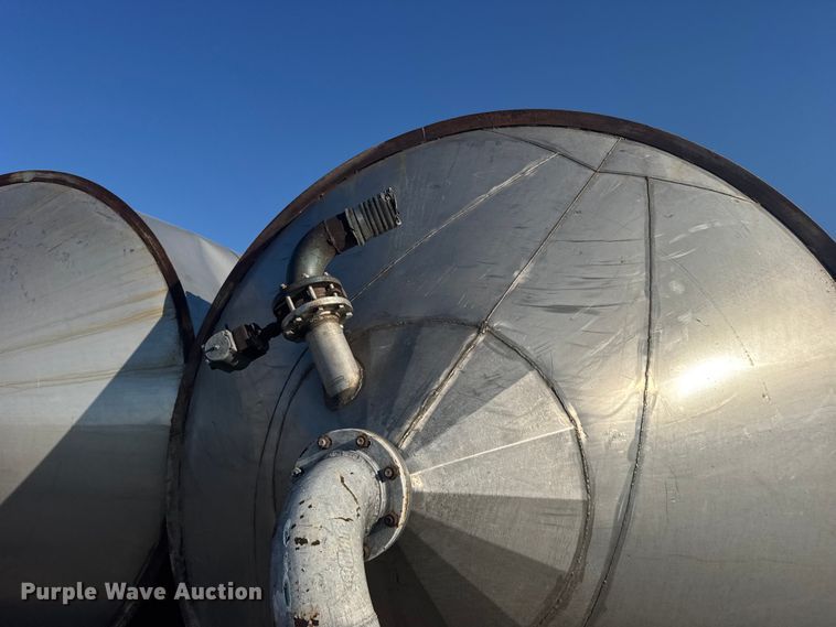 image for item DY3298 (2) stainless steel tanks