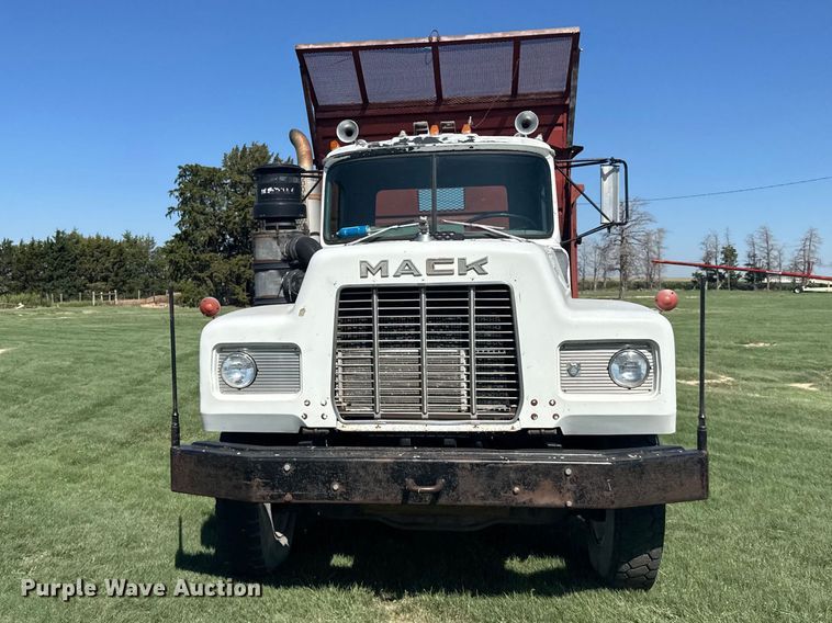image for item DY3301 1989 Mack  RD manure spreader truck