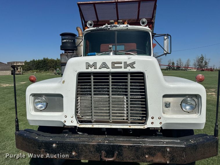 image for item DY3301 1989 Mack  RD manure spreader truck