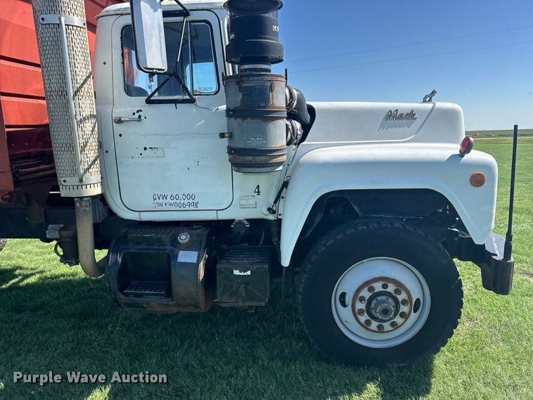 image for item DY3301 1989 Mack  RD manure spreader truck