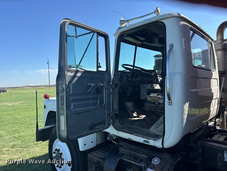image for item DY3301 1989 Mack  RD manure spreader truck