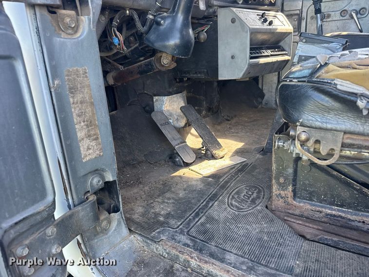 image for item DY3301 1989 Mack  RD manure spreader truck