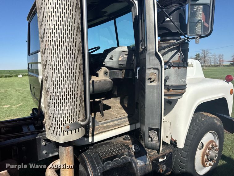 image for item DY3301 1989 Mack  RD manure spreader truck