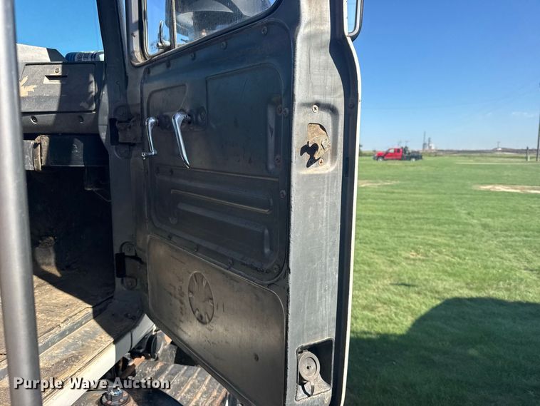 image for item DY3301 1989 Mack  RD manure spreader truck