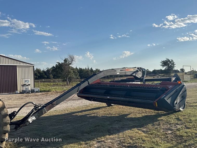 Hesston 1265 Hydro Swing swather / windrower
