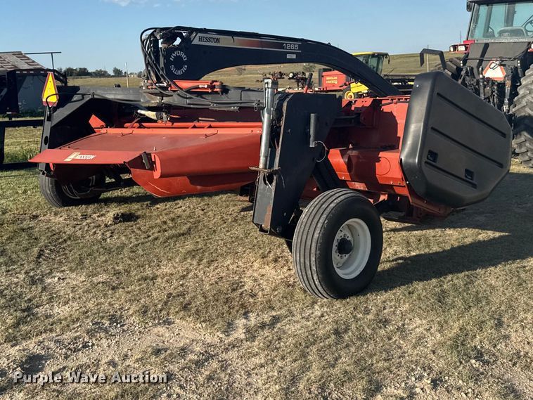 image for item DY3304 Hesston 1265 Hydro Swing swather / windrower