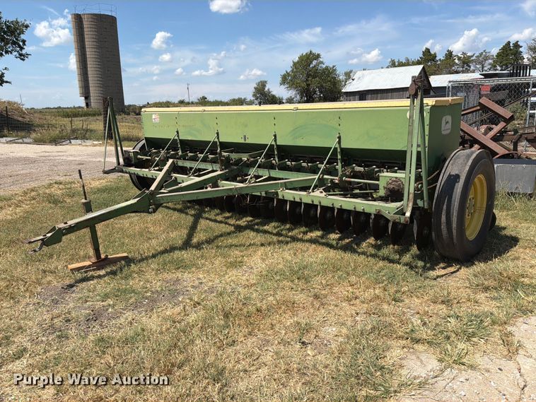 John Deere DF208C grain drill