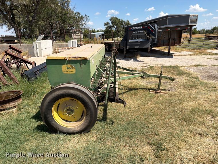 image for item EP7539 John Deere DF208C grain drill