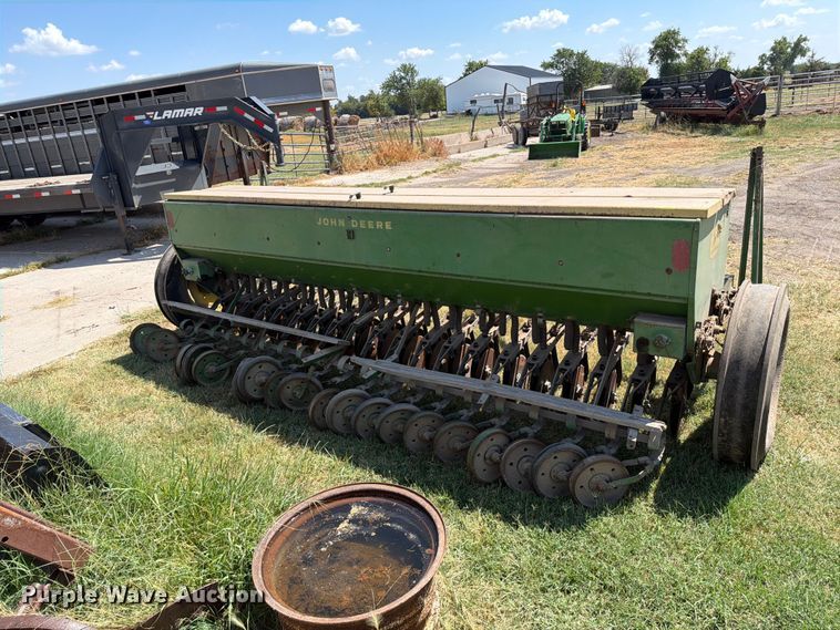 image for item EP7539 John Deere DF208C grain drill