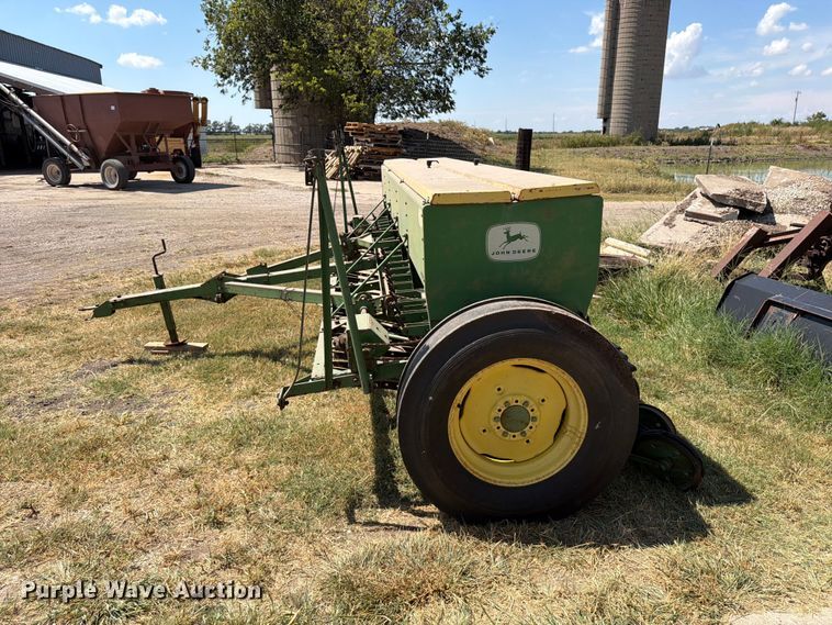 image for item EP7539 John Deere DF208C grain drill